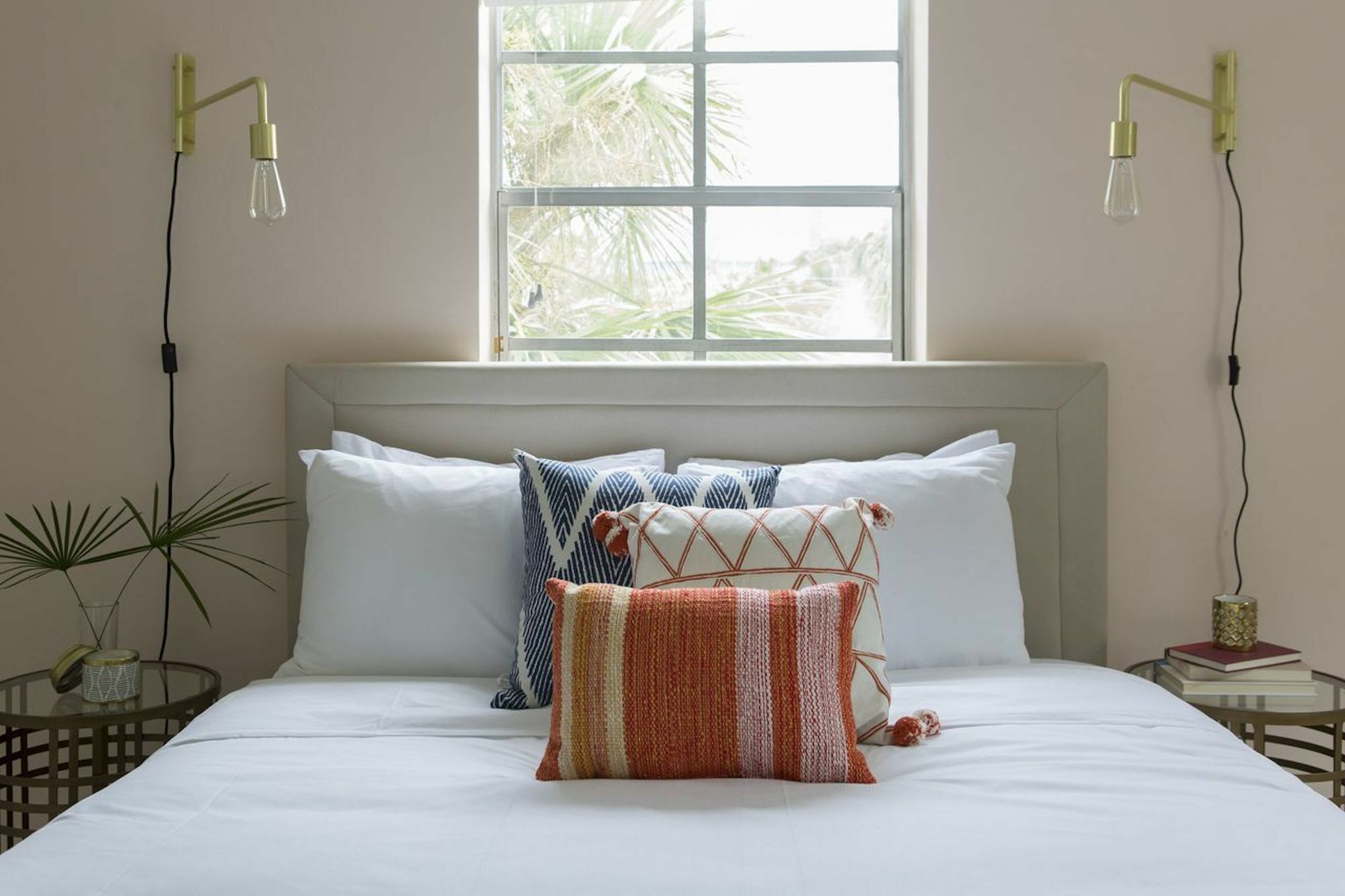 Colorful 2br In River 3*
