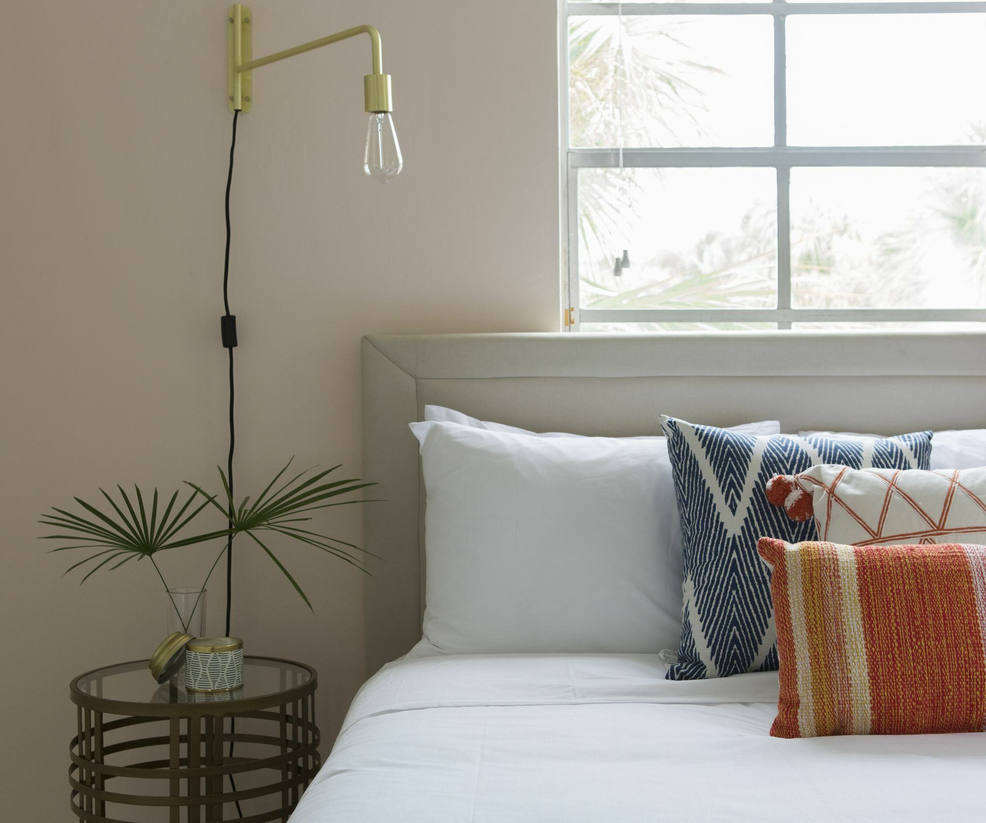 Colorful 2br In River Inn Miami