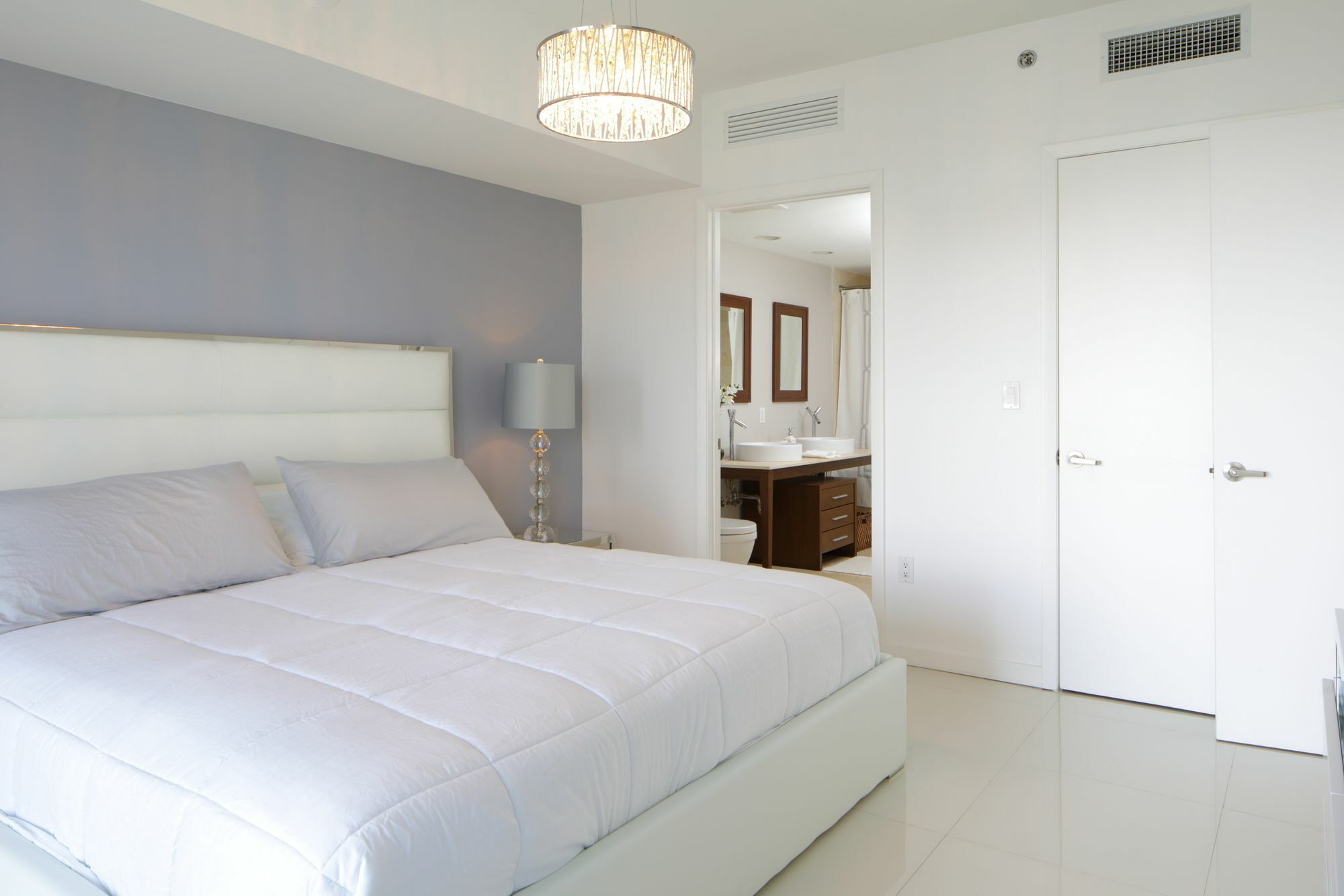 Icon Brickell By We Host