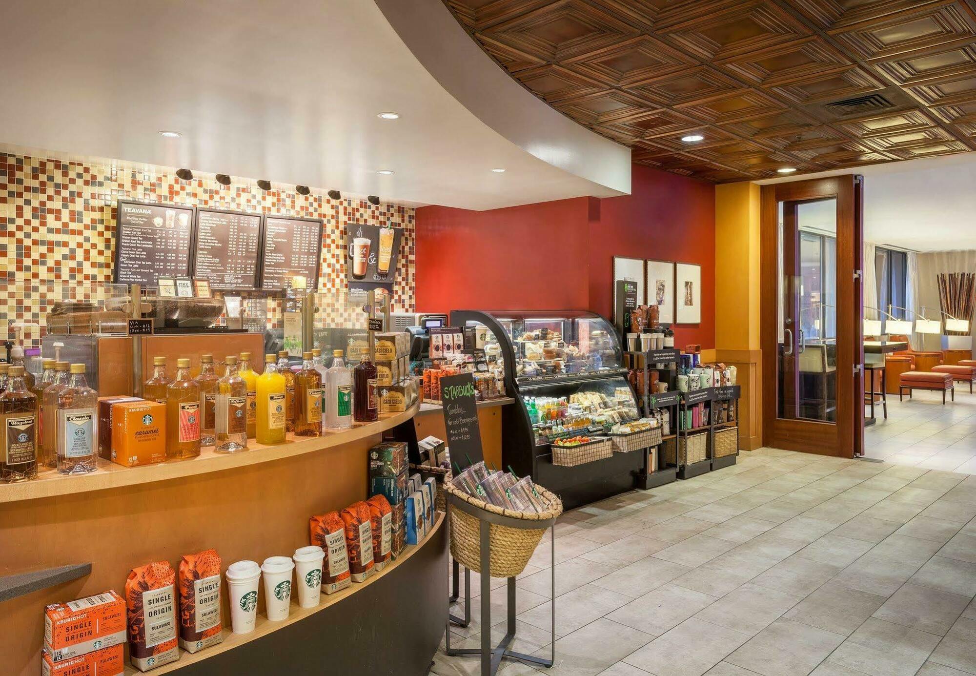 Courtyard By Marriott Airport