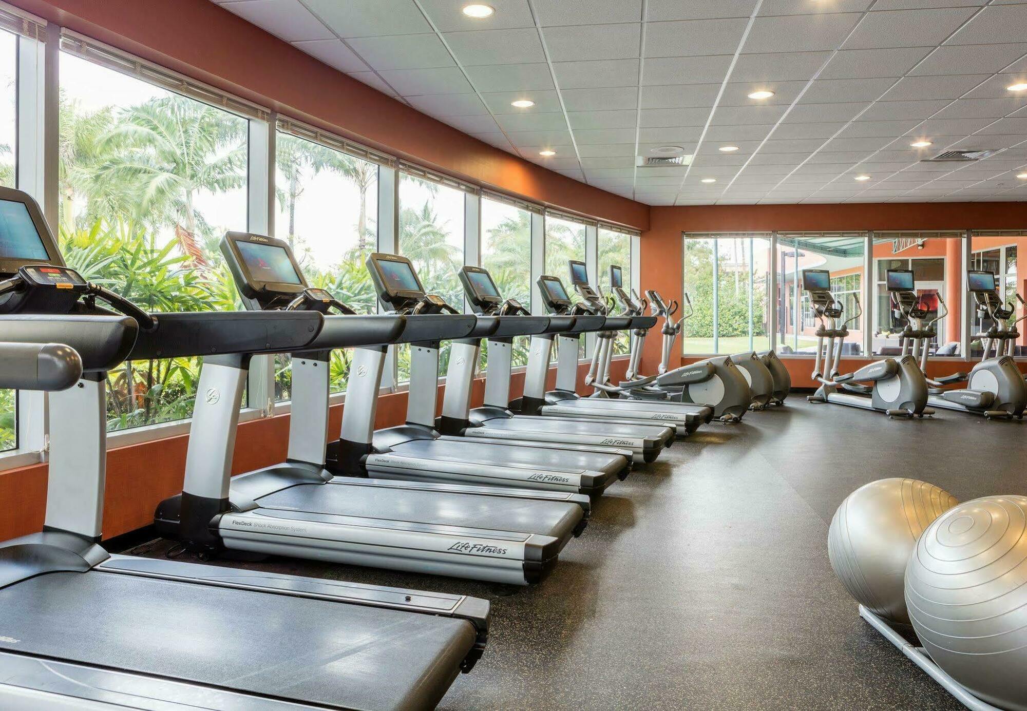 Courtyard By Marriott Airport
