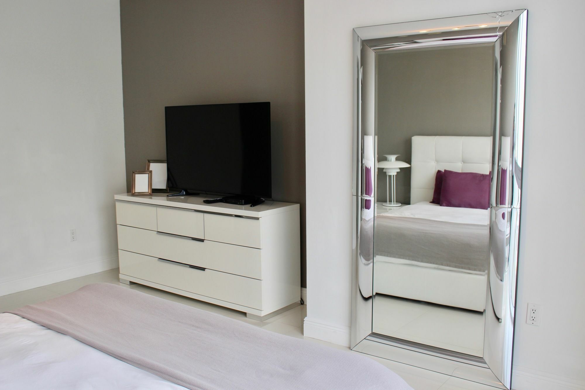 Icon Brickell T-3 *