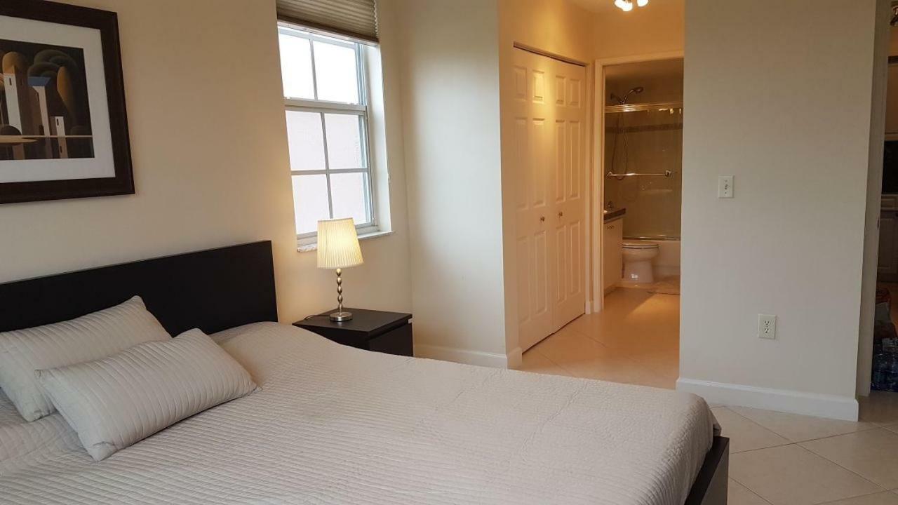 Yacht Club Aventura 2br + 2ba