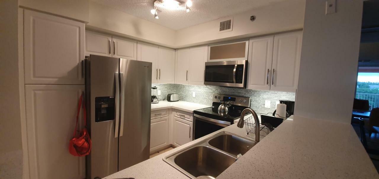 Yacht Club Aventura 2br + 2ba * Miami