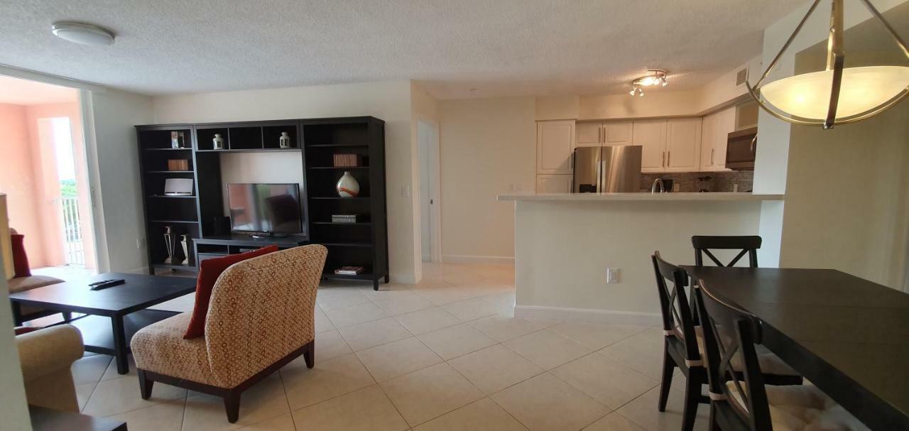 Yacht Club Aventura 2br + 2ba