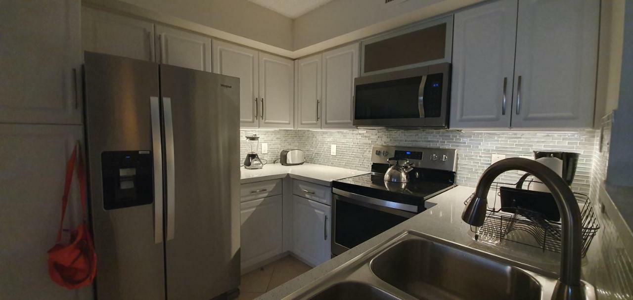 Yacht Club Aventura 2br + 2ba Apartment