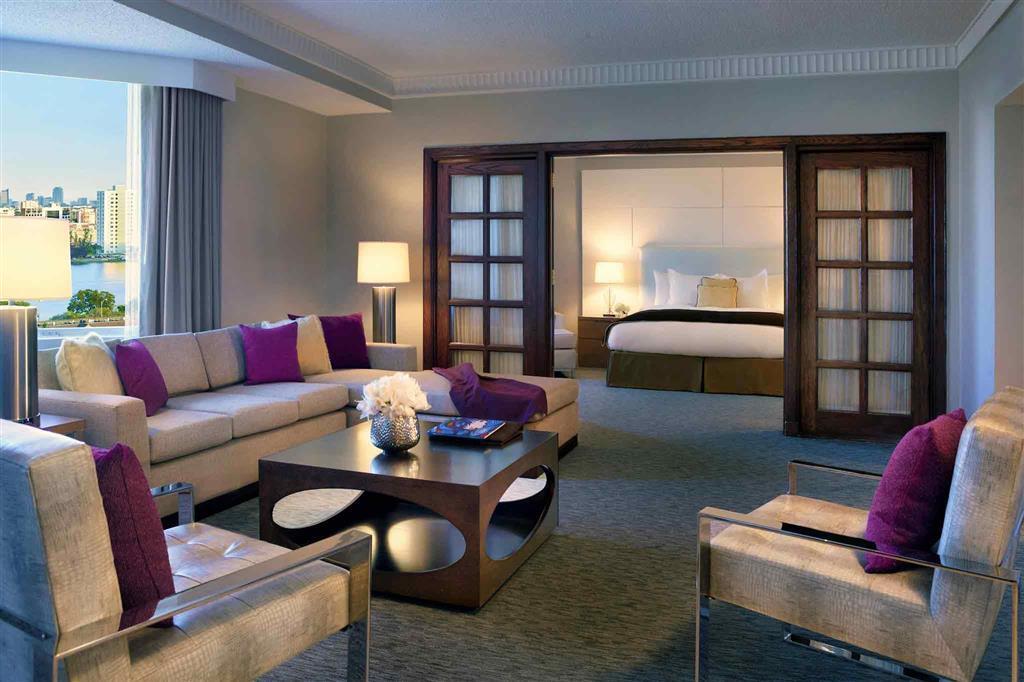 Pullman Airport Hotel 4*