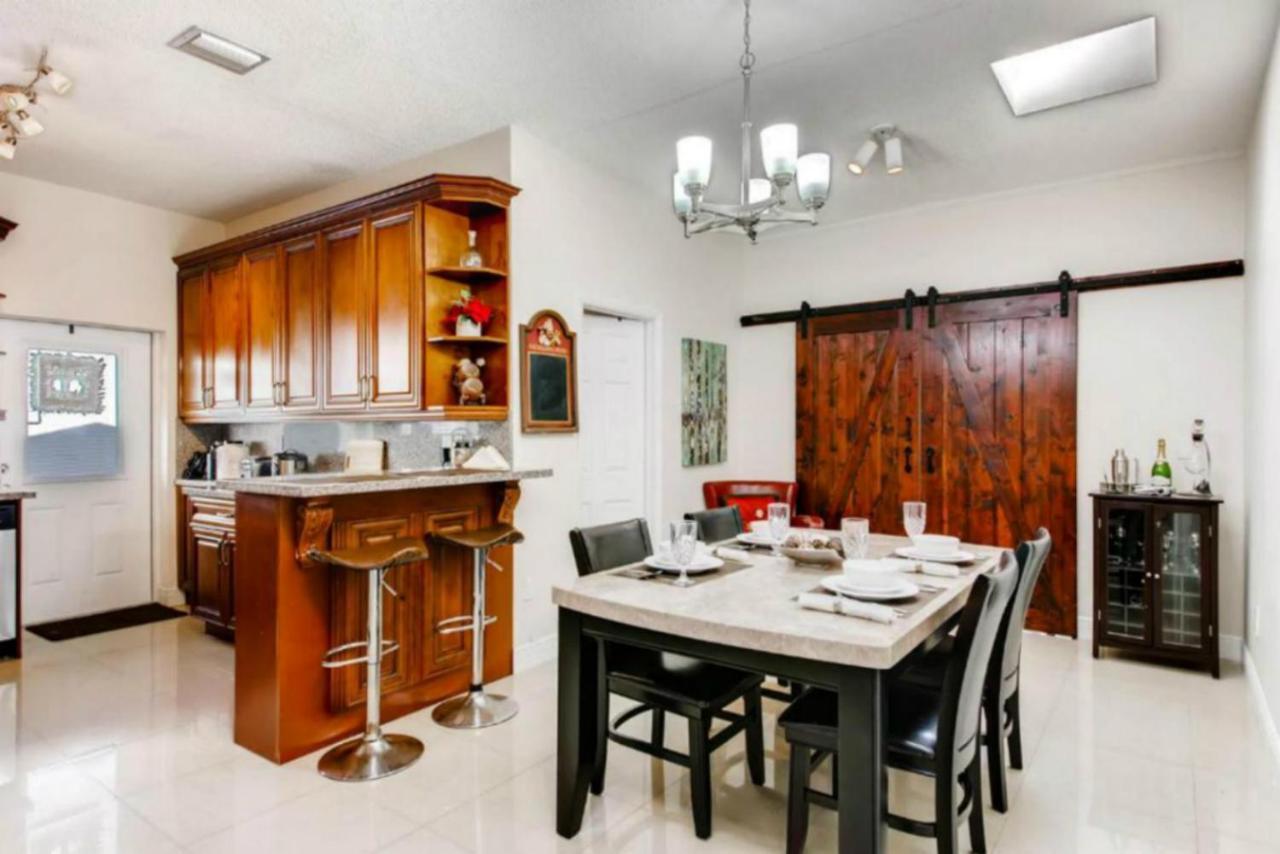 Self Check-in Suites Near Coral Gables Guest house Miami
