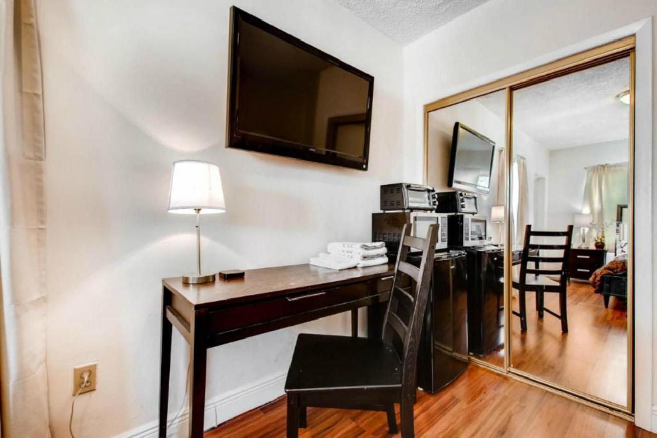 Self Check-in Suites Near Coral Gables Guest house *