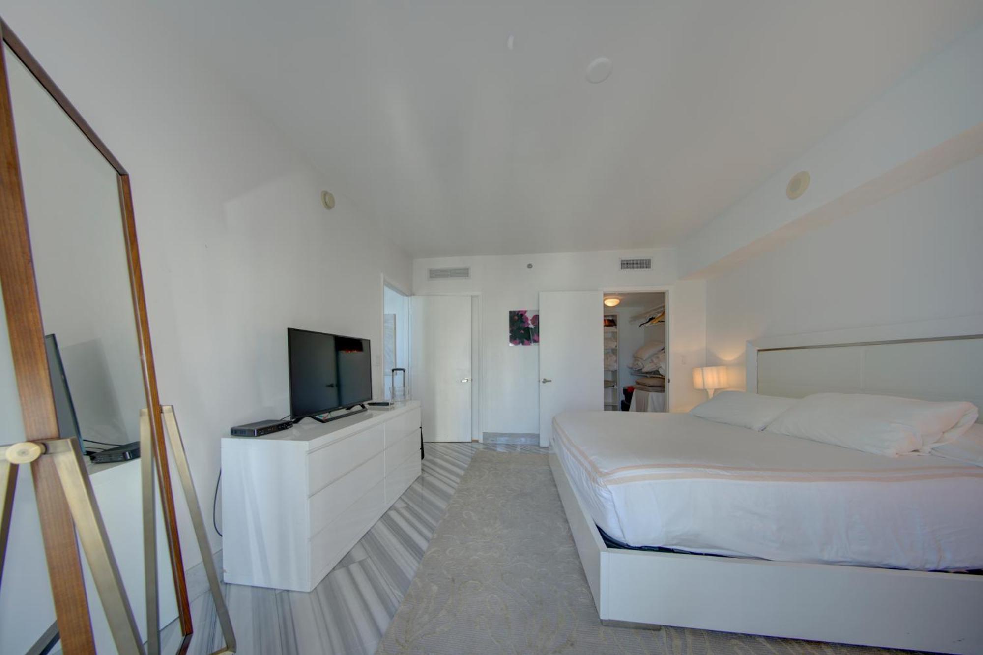 Apartment Luxury 5-star @47th Floor In Icon Brickell ! Miami