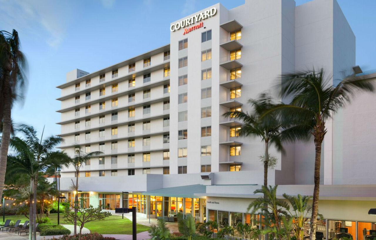Courtyard By Marriott Airport