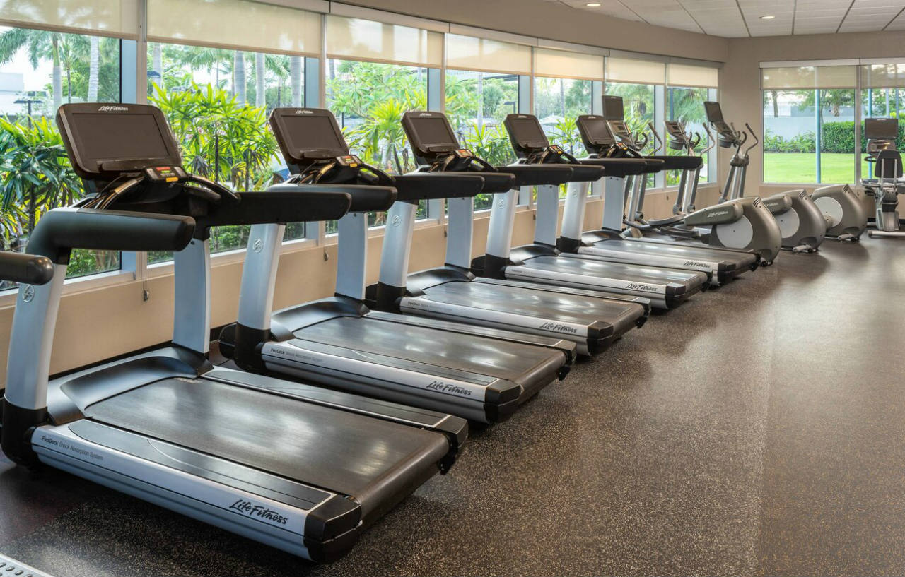Courtyard By Marriott Airport