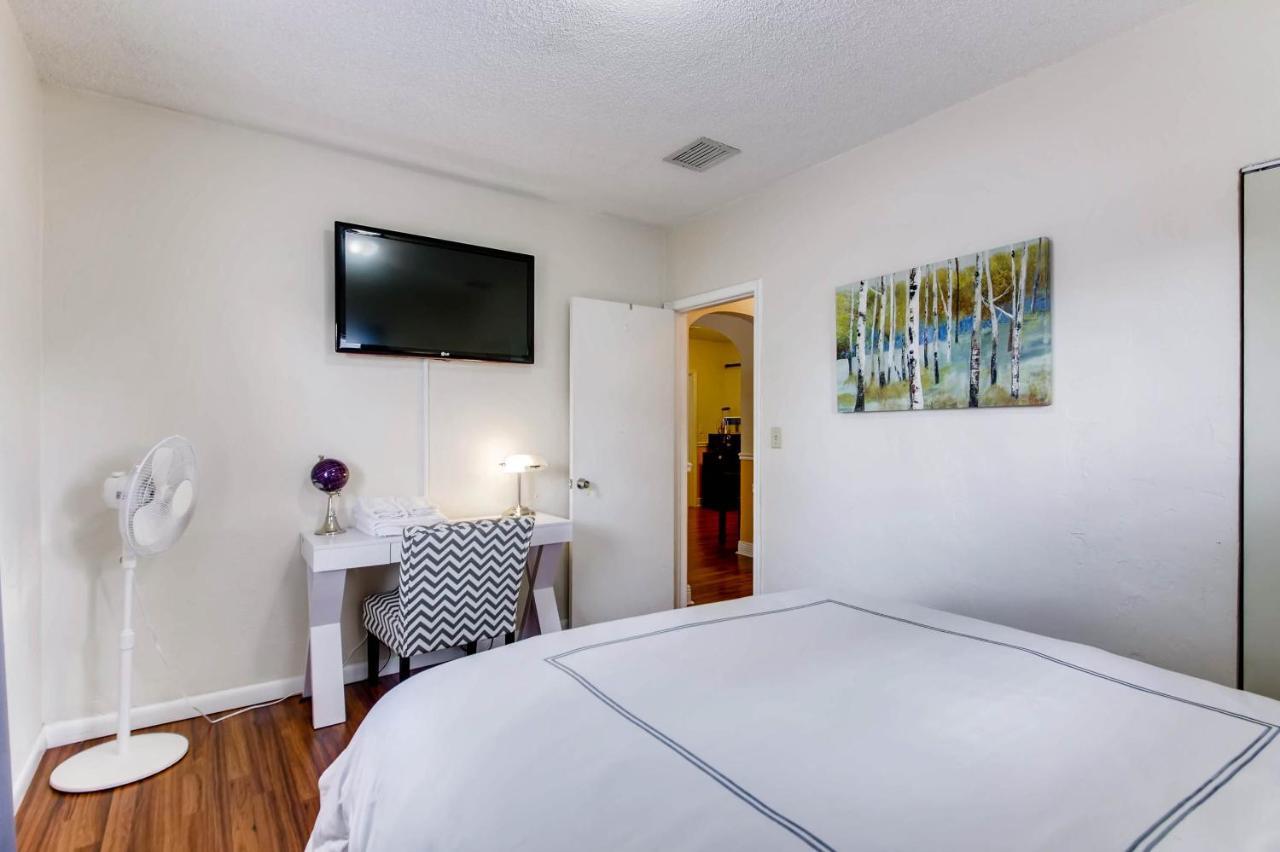 Self Check-in Suites Near Coral Gables Guest house
