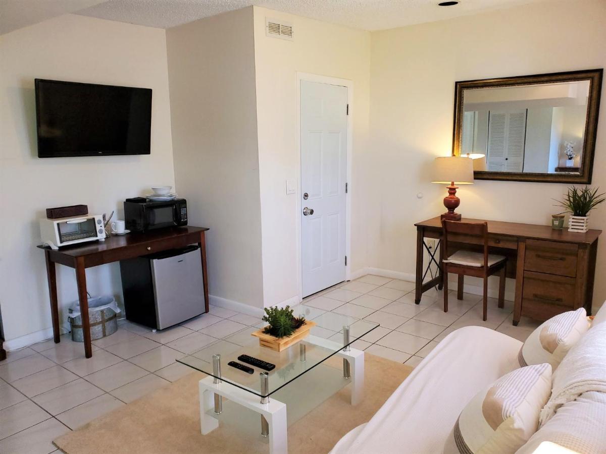 Self Check-in Suites Near Coral Gables Guest house Miami