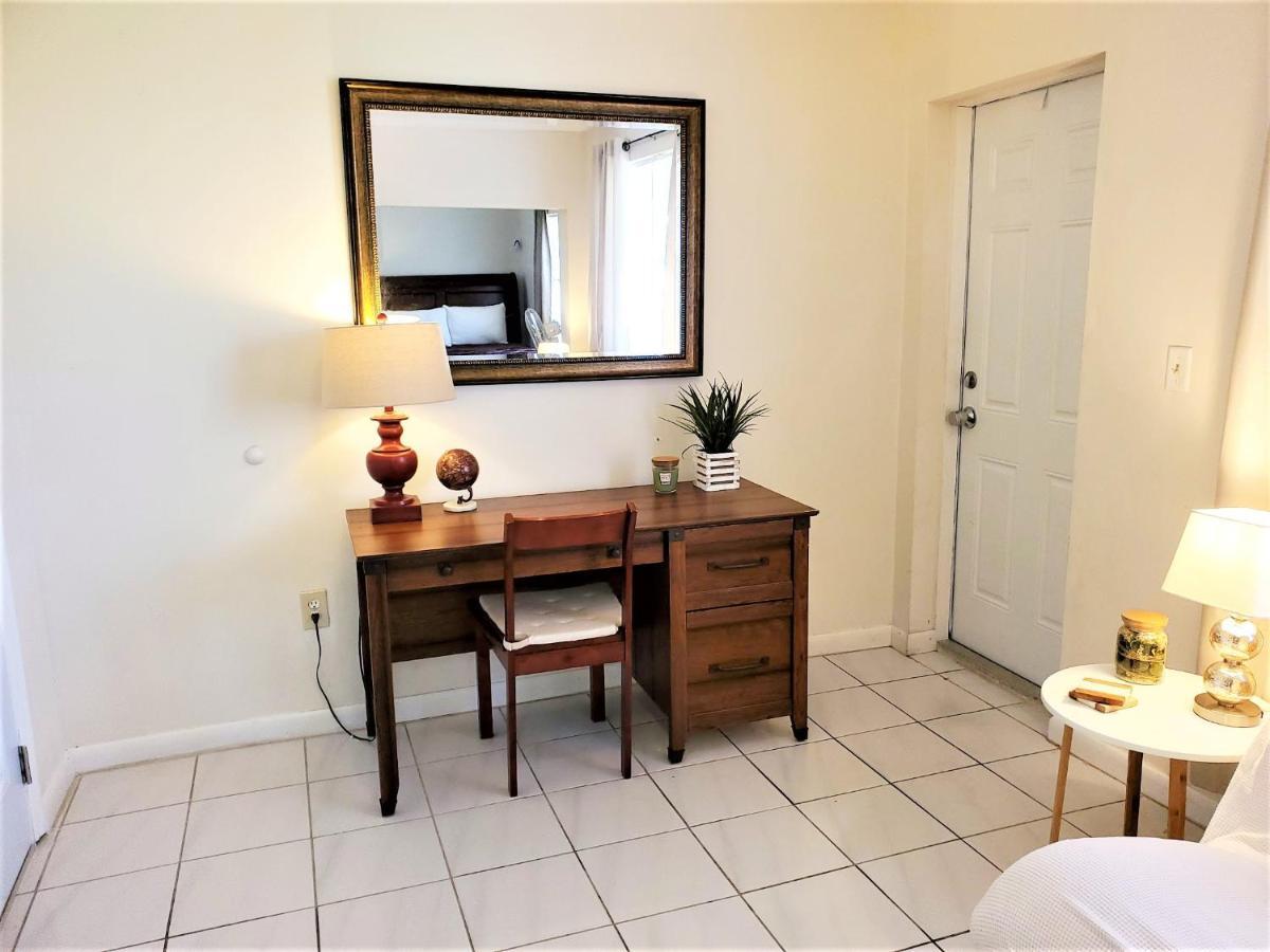 Self Check-in Suites Near Coral Gables Guest house Miami