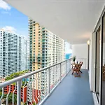 Amazing Condo With Free Parking In Brickell Miami