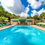 Luxurious And Cozy Townhouse 3 Bedrooms 2.5 Bath