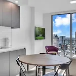 Modern 1 Bed Condo Across From Bayside In Downtown