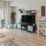 Upscale Resort Villa In The Heart Of Miami