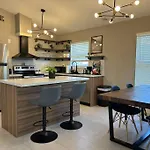 Wynwood Miami House, Sleeps 8, Gazebo, Bbq, Washer & Dryer, Coffee Station