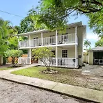 Casa Del Rio 4 Bed 2 Bath Next To River 1826
