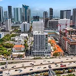 Modern Unit In The Heart Of Downtown Miami With Free Parking