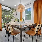 Vacay Spot Wynwood Jungle Fever Shower Massage Jets, Bbq, Patio Led Vibes, Prime Loc! 6 Blocks Away From Bars, Nite Clubs, Res, Shops