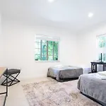 Art Deco Villa Heated Pool Jacuzzi Very Private House On A Quite Street Close To Design District 10 Minutes From The Beach -