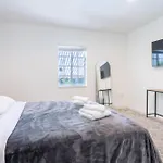 Art Deco Villa Heated Pool Jacuzzi Very Private House On A Quite Street Close To Design District 10 Minutes From The Beach -