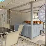 Hot Tub - 5Min To Dt - Games - Customer Support