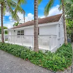 Grove Bay Bungalow - 2/2 Gated Cottage-Walk To Bay