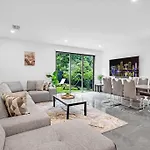 Paraiso House 10 Ppl 3 Mins Walk Douglas Park