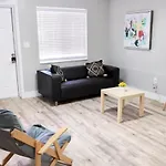 *Beautiful Family House 3 Bd/2 Bathrooms+Backyard*