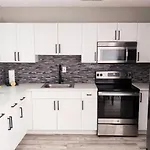 *Beautiful Family House 3 Bd/2 Bathrooms+Backyard*
