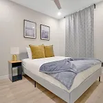 Stylish Miami Suite - Self Check-In