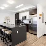 Stylish 2Br Retreat, Miami With Rooftop Lounge