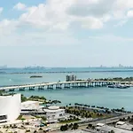 Stylish Studio And Den Across From Bayside Miami