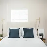 Posh 2Br In Miami River Inn By Sonder