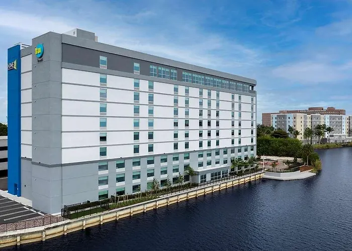 Tru By Hilton Miami Airport South Blue Lagoon