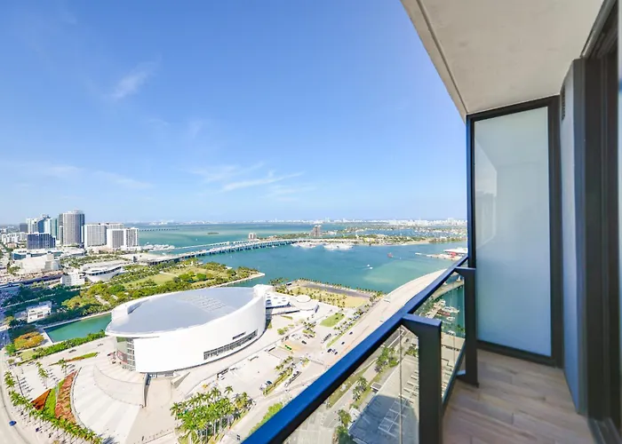 Bayside Luxury: Studio Near Bayfront Park