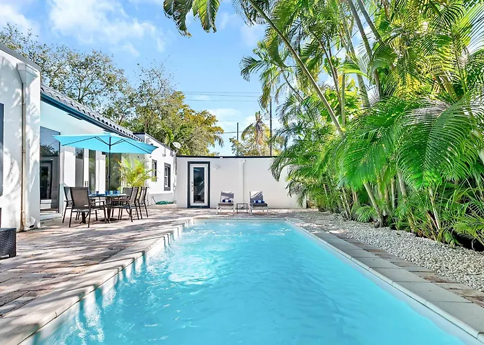 Villa Tropicale Stunning 4 Bedroom 4 Bath Home With Pool And Bbq