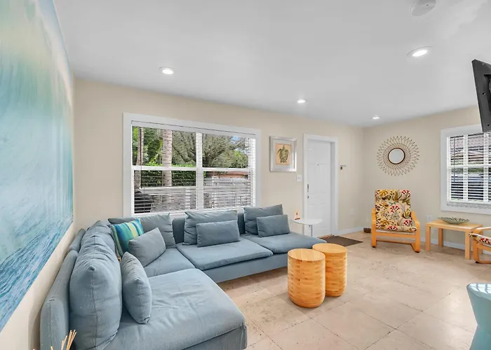 Grove Bay Bungalow - 2/2 Gated Cottage-Walk To Bay
