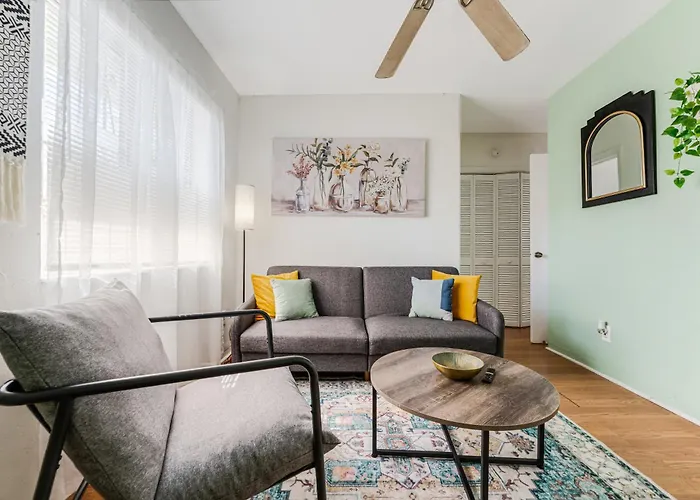 Serene 1Br Apt Steps From Downtown And Calle 8