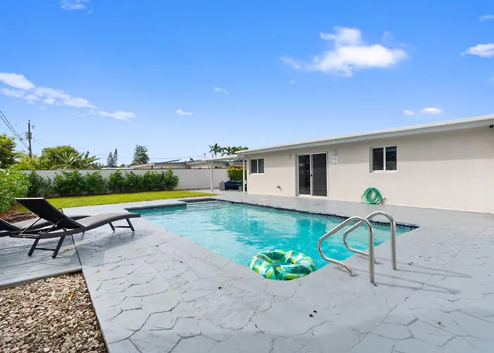 Miami Japandi Style Pool - Bbq