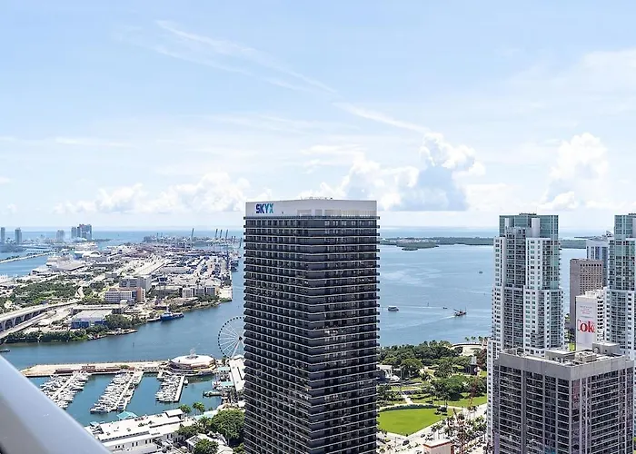1Bd Penthouse With Stunning City & Water Views
