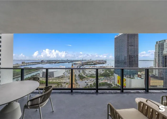 Luxury Downtown 2 Bedroom With Skyline Panorama