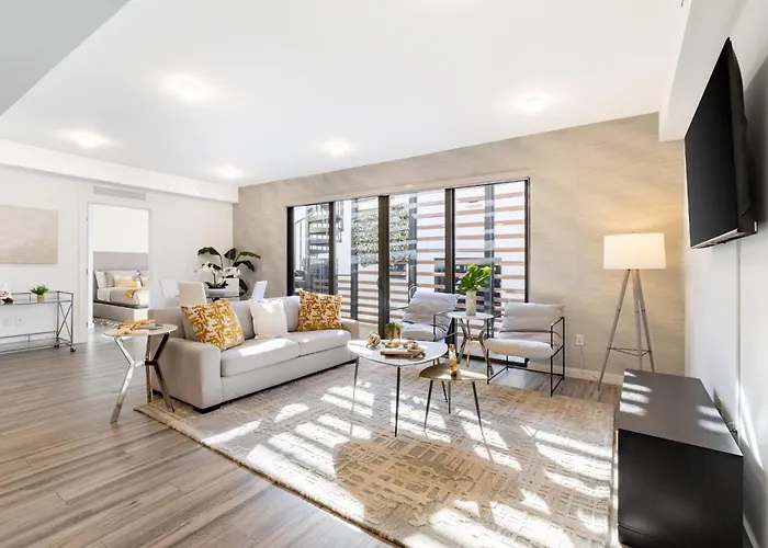 Stylish 2Br Retreat, Miami With Rooftop Lounge