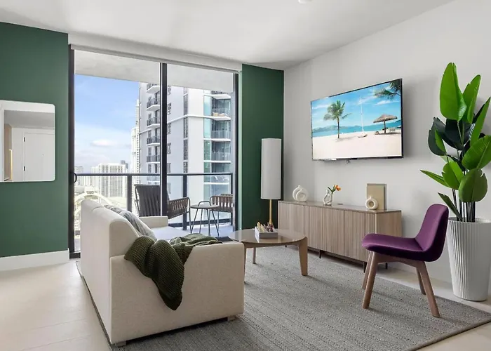 Kaseya Center Apt For 3 People With Pool And Gym.