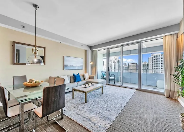 Spacious Corner Condo At Aka Hotel With Bay View In Ideal Location Free Parking