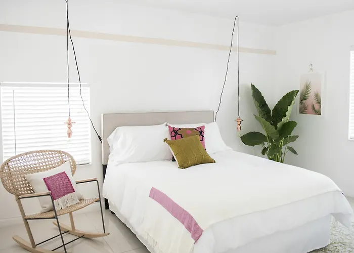 Posh 2Br In Miami River Inn By Sonder
